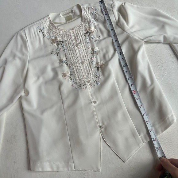 Vintage Christie and Jill White Embroidered Pearl Buttons Blouse - Picture 6 of 7